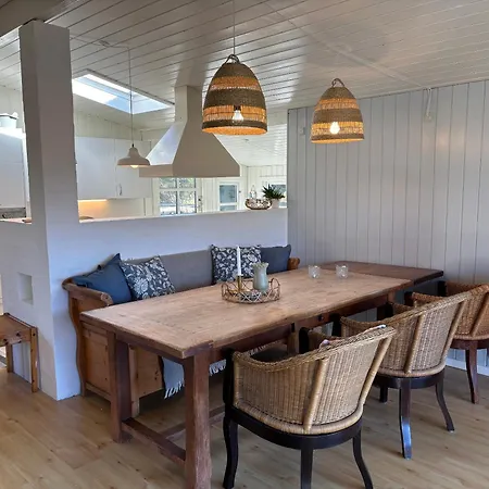Renovated In Gronhoj With A Hot Tub Semesterbostad