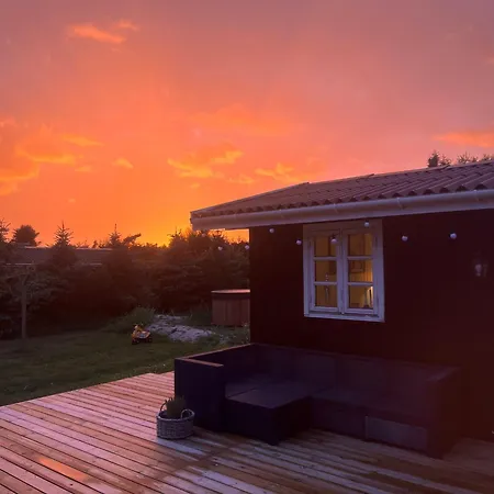 Renovated In Gronhoj With A Hot Tub Feriehus Løkken