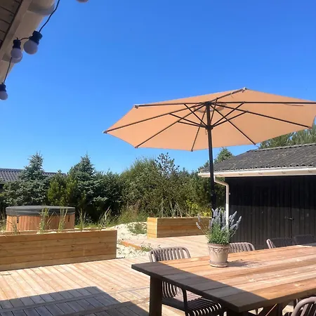 Renovated In Grønhøj With A Hot Tub Feriehus
