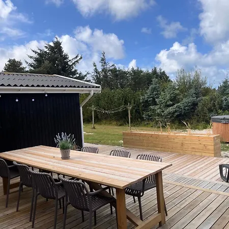 Renovated In Gronhoj With A Hot Tub *